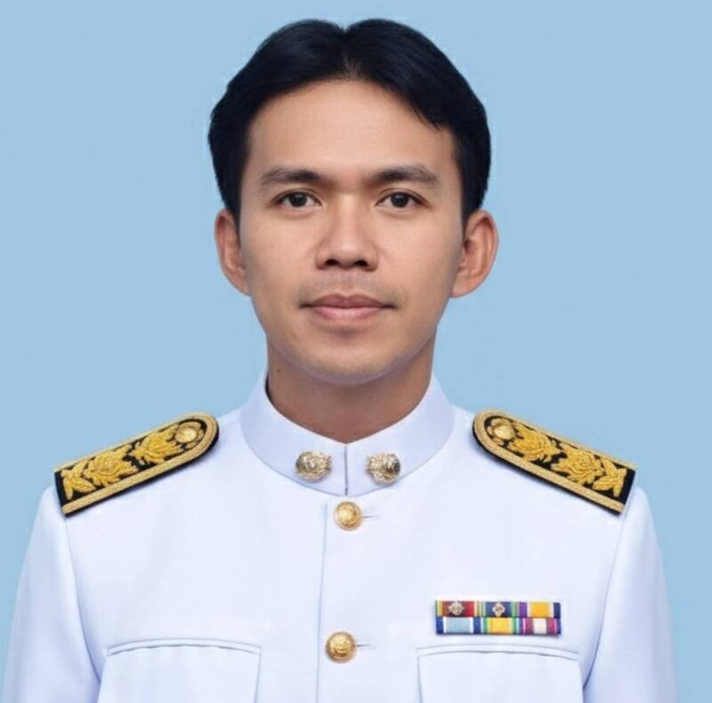 นายทักษิณ มณีวรรณ - ปลัดปองค์การบริหารส่วนตำบล<br>บ้านสหกรณ์ปฏิบัติหน้าที่นายกองค์การบริหารส่วนตำบลบ้านสหกรณ์<br>โทร. 0831177363